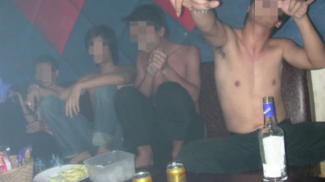 Đột nhập vụ tổ chức sinh nhật bằng 'tiệc ma túy' giữa Hà Thành